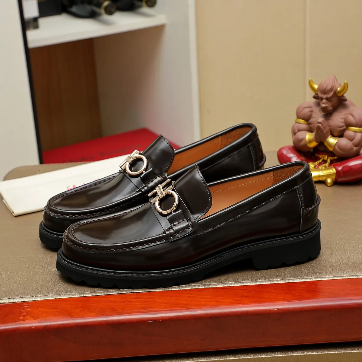 Men's shoes 💰440 Ferragamo [Ferragamo] top imported suit men's shoes 💯Original copy of the official website, product materials: selected imported embossed calfskin + luxury hardware buckle accessories ~ imported water-dyed cow 🐂 leather lining. Strong three-dimensional visual effect, original combination outsole, multiple colors available😘 Size: 39-44 (38.45.46. Customized)
